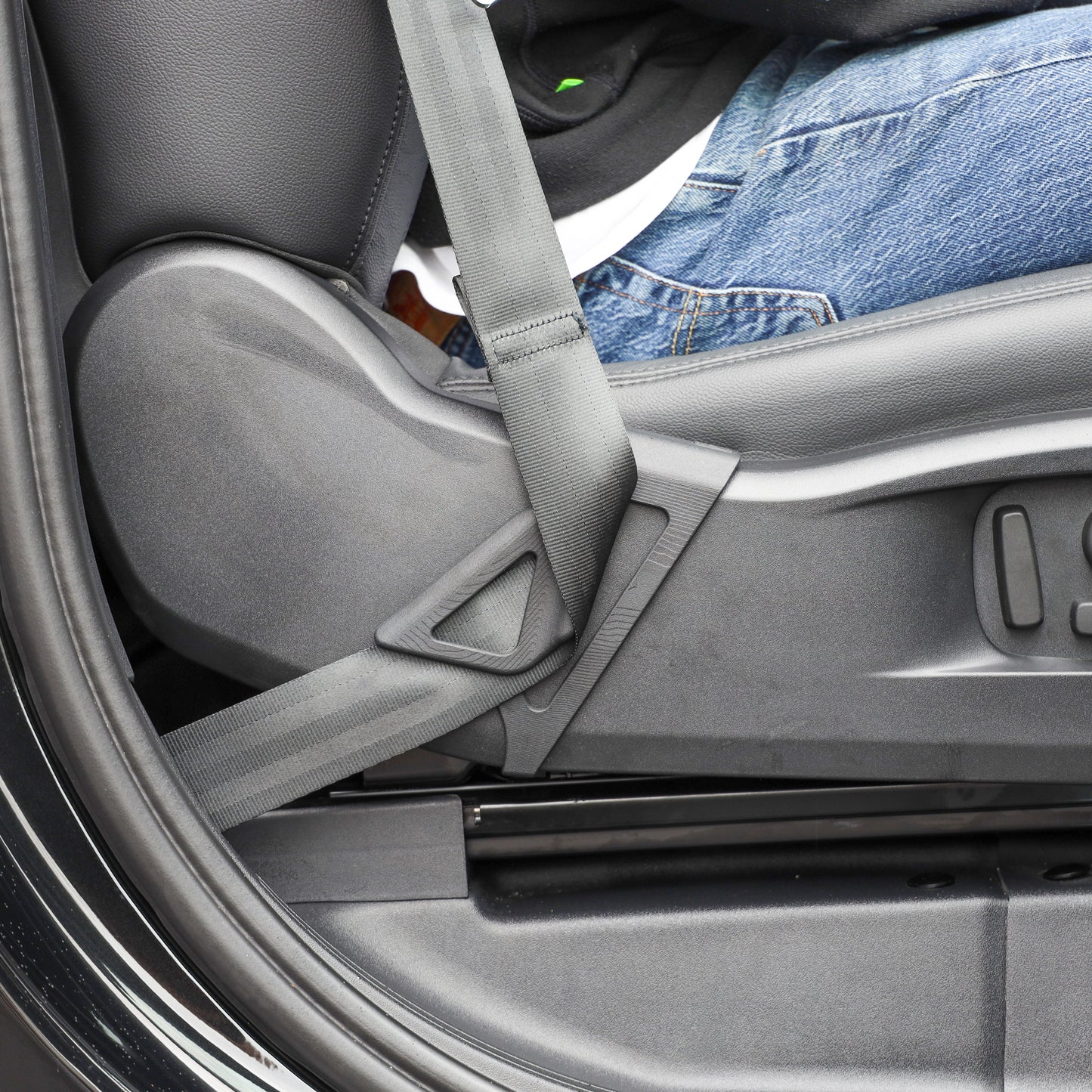 Seatbelt Retaining Clip for Land Rover Defender 90 - Left/Right/Pair