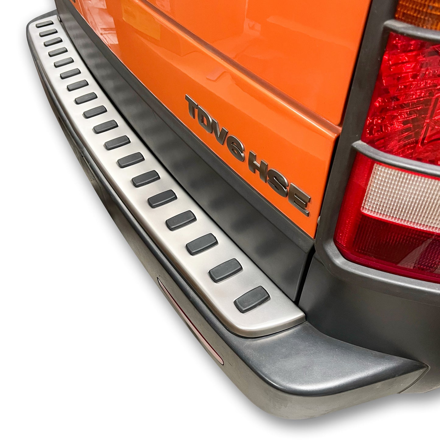 Stainless Rear Bumper Cover (with Rubber Grips) for Land Rover Discovery 3/4